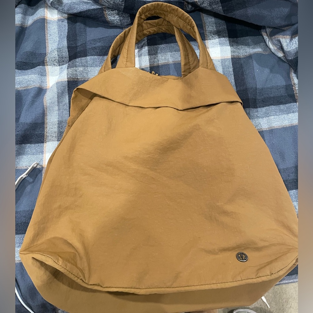On my level tote 19L bag lululemon